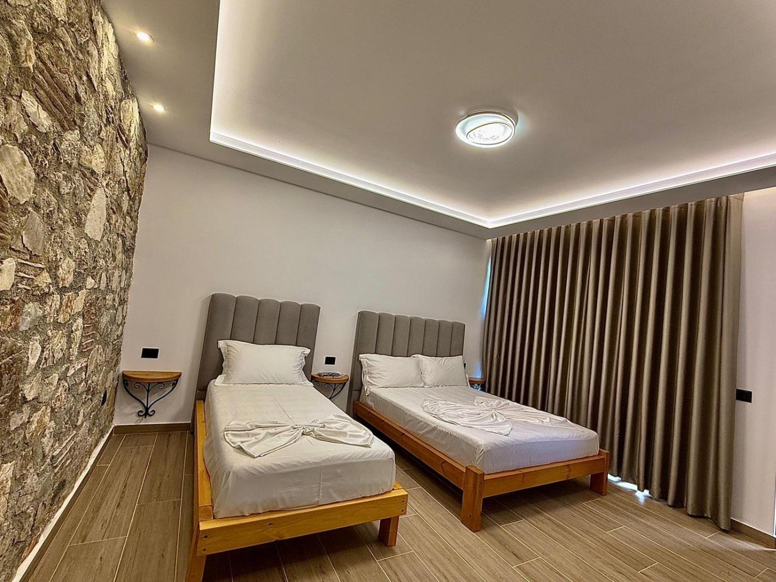 Hotel Panorama Piqeras Kültér fotó